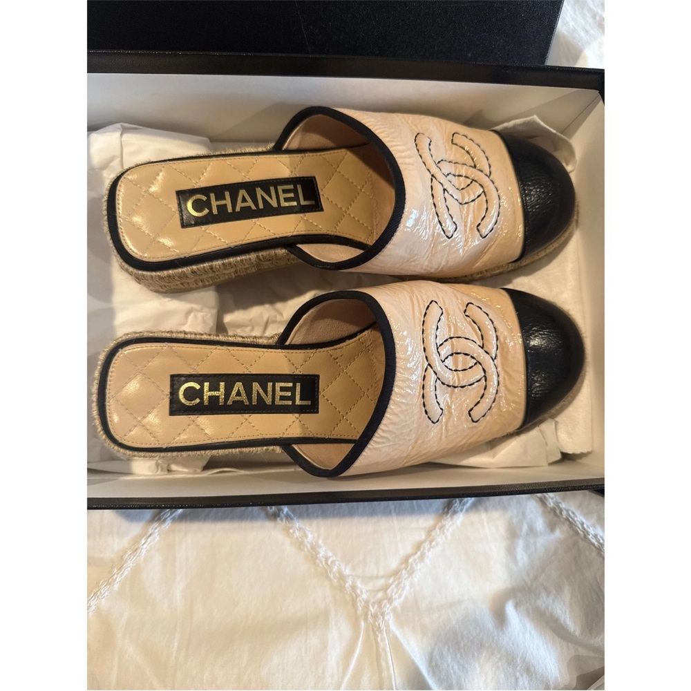Chanel Tan and Black Mules - Picture 4 of 12
